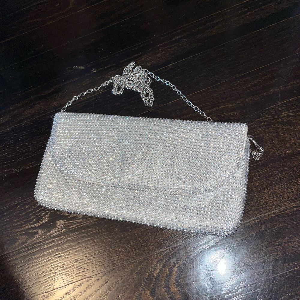 SILVER SPARKLE CLUTCH